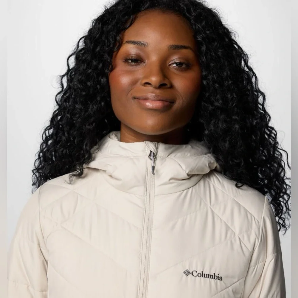 Columbia Cream Puffer Jacket with Quilted Design - Picture 4 of 6